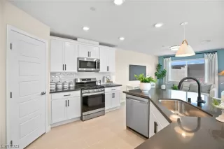 Photo #4: 2499757 Listing