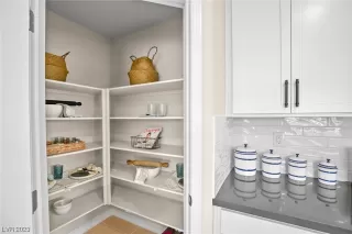 Photo #6: 2499757 Listing