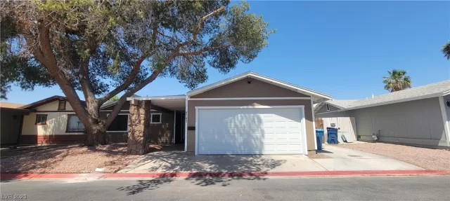 MLS: 2499783 Condo For Sale