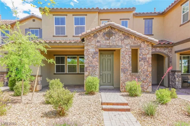MLS: 2499791 Condo For Sale