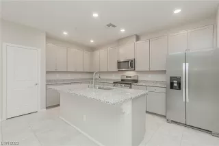 Photo #5: 2499791 Listing 