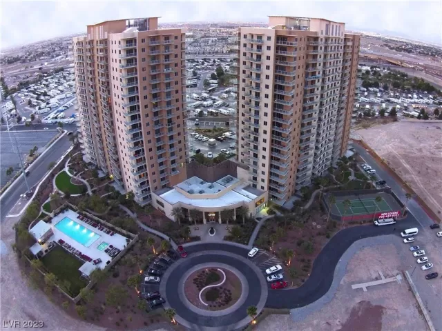 MLS: 2499813 Condo For Sale