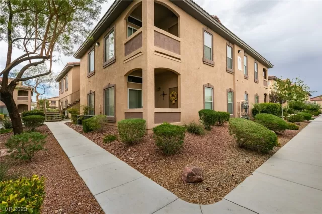 MLS: 2499871 Condo For Sale