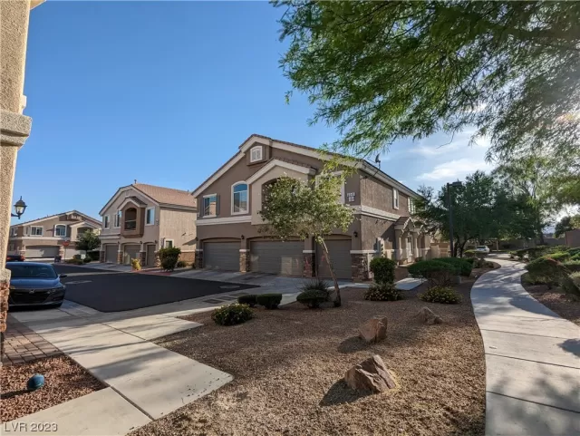 MLS: 2499886 Condo For Sale