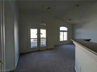 Photo #2: 2499886 Listing