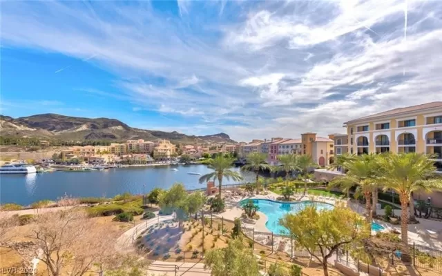 MLS: 2499892 Condo For Sale