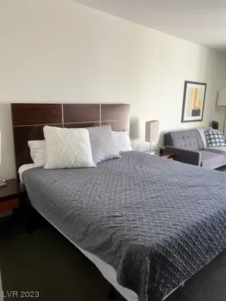 Photo #5: 2499892 Listing 