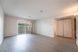 Photo #3: 2499906 Listing