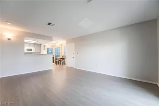 Photo #5: 2499906 Listing