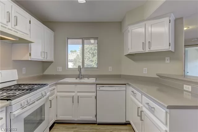 MLS: 2499908 Condo For Sale