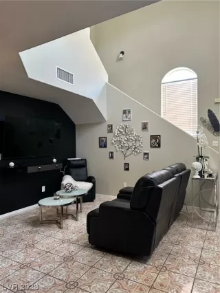 Photo #1: 2499924 Listing 
