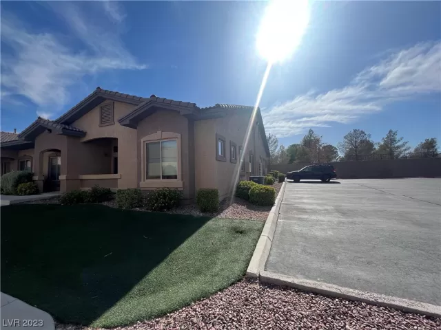 MLS: 2499982 Condo For Sale