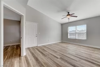 Photo #3: 2500011 Listing