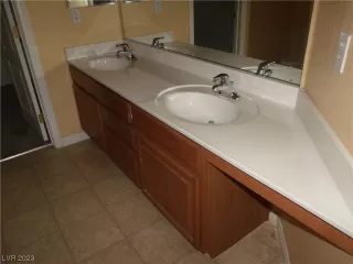 Photo #3: 2500025 Listing 