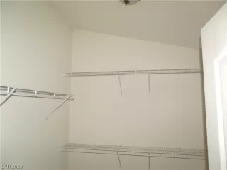 Photo #5: 2500025 Listing 