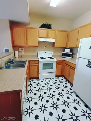 Photo #2: 2500026 Listing 