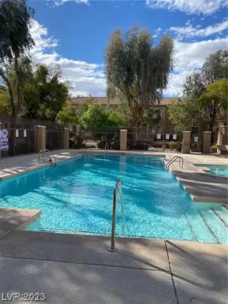 Photo #5: 2500026 Listing 