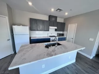 Photo #4: 2500051 Listing 