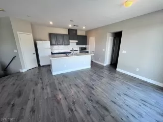 Photo #5: 2500051 Listing 