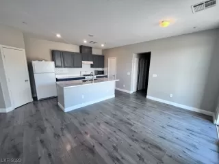 Photo #6: 2500051 Listing 