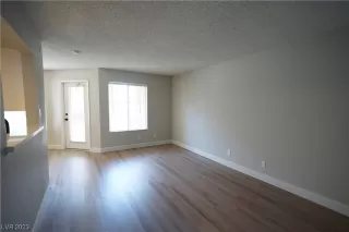 Photo #5: 2500064 Listing 