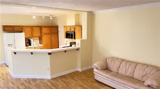 Photo #1: 2500104 Listing 