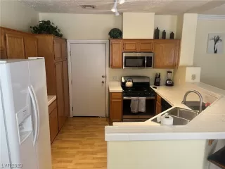 Photo #4: 2500104 Listing 