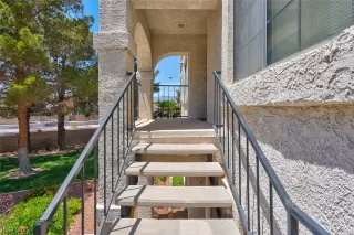 Photo #1: 2500106 Listing