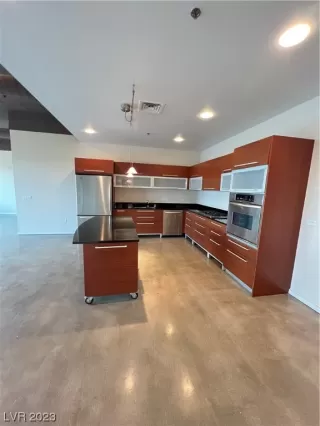 Photo #6: 2500119 Listing