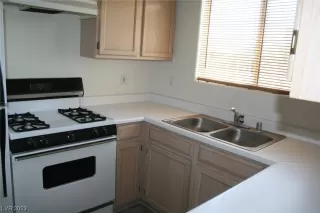 Photo #4: 2500122 Listing