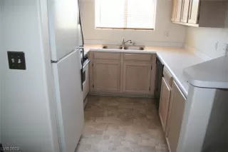 Photo #5: 2500122 Listing