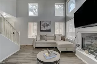 Photo #2: 2500158 Listing