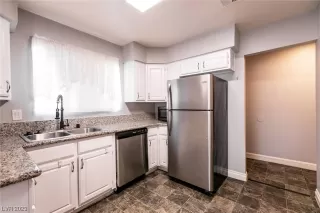 Photo #3: 2500160 Listing