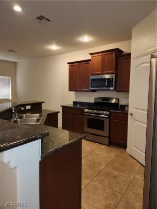 Photo #6: 2500215 Listing 