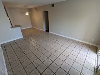 Photo #5: 2500226 Listing 