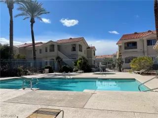 Photo #3: 2500232 Listing