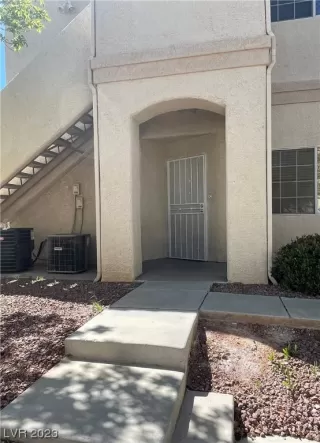 Photo #4: 2500232 Listing