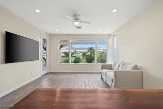 Photo #2: 2500233 Listing