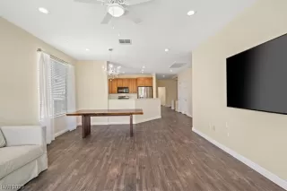 Photo #3: 2500233 Listing