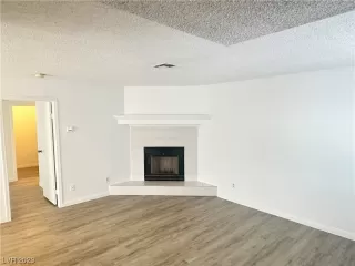 Photo #3: 2500241 Listing