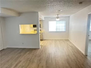 Photo #5: 2500241 Listing