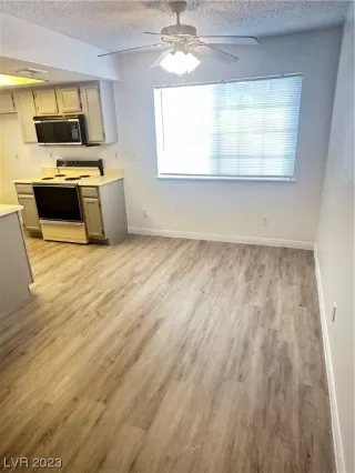 Photo #6: 2500241 Listing