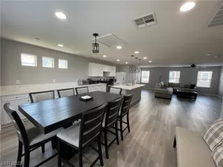 Photo #1: 2500270 Listing