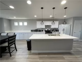 Photo #2: 2500270 Listing