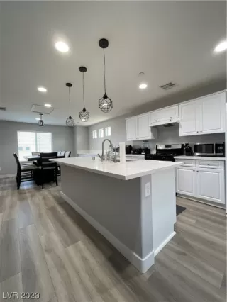 Photo #3: 2500270 Listing