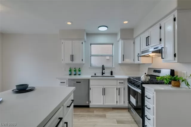 MLS: 2500285 Condo For Sale