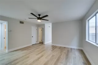 Photo #4: 2500285 Listing 