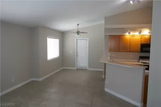 Photo #2: 2500304 Listing 