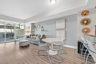 Photo #4: 2500306 Listing