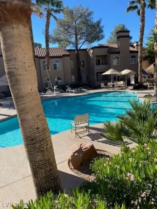 Photo #1: 2500330 Listing 